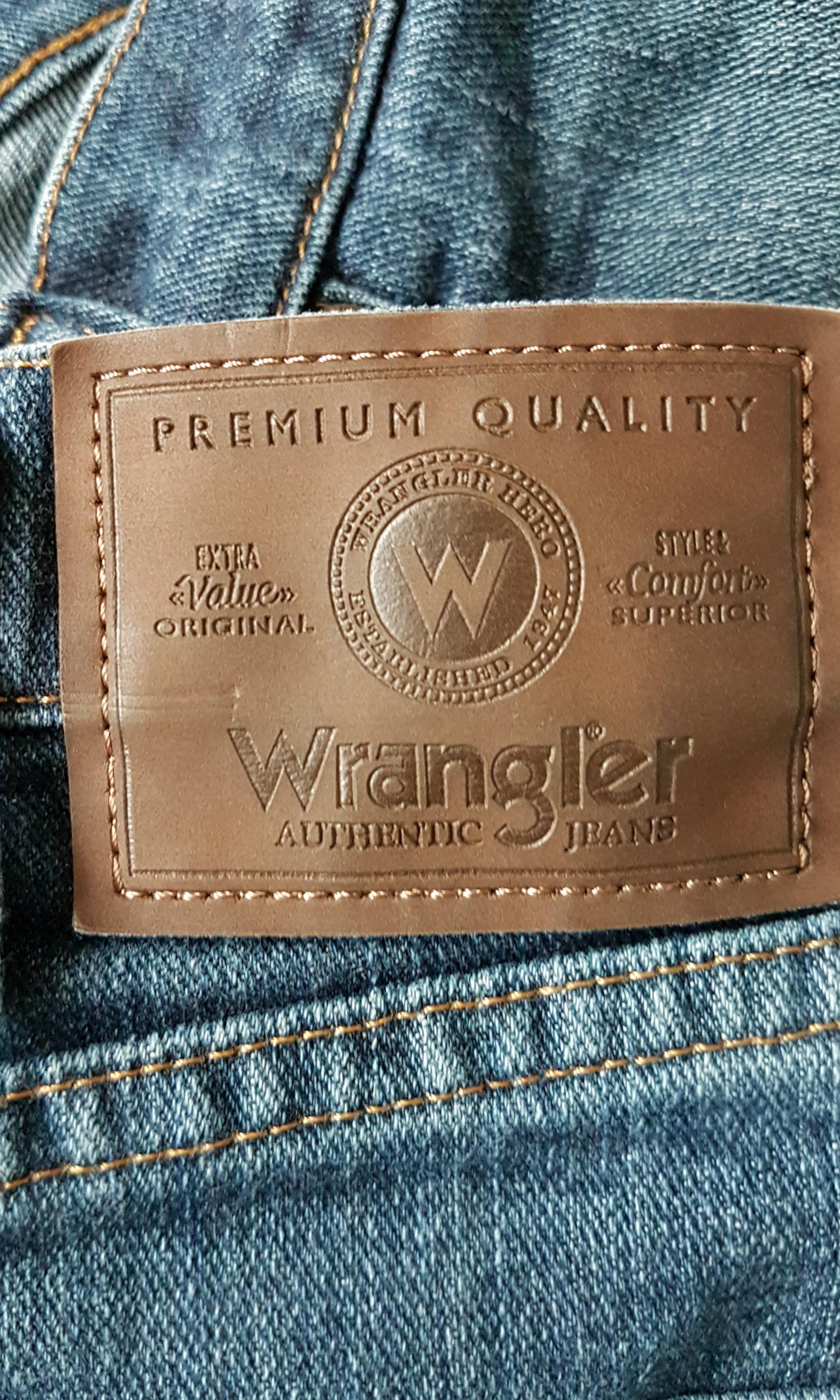 Wrangler W34 L32, Men's Fashion, Bottoms, Chinos on Carousell