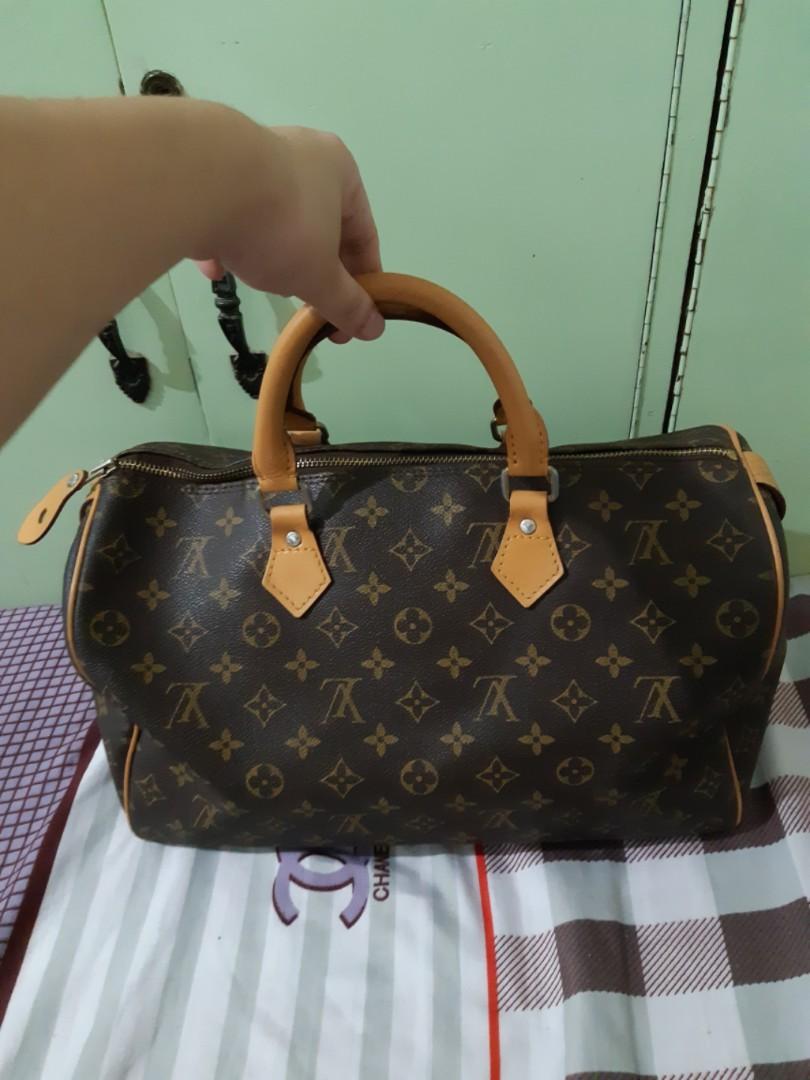 Authentic Vintage Lv Speedy 40 (Category: Luxury Bags & Wallets) located in Bulacan. Submitted by shi_ella (Listing ID 215497059, Image 1). Description: 💯Authentic Used Newly restored With Lock With generic dustbag Presentable and pretty.