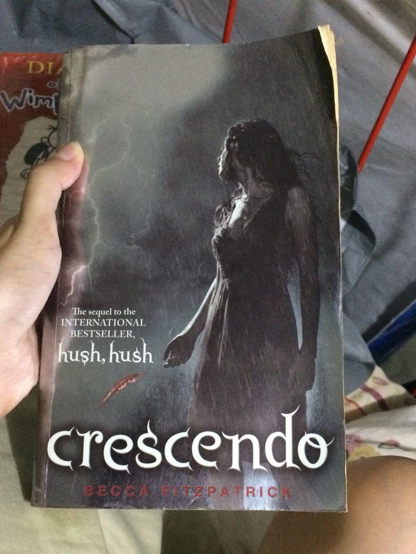 Crescendo (Hush hush book 2), Hobbies & Toys, Books & Magazines