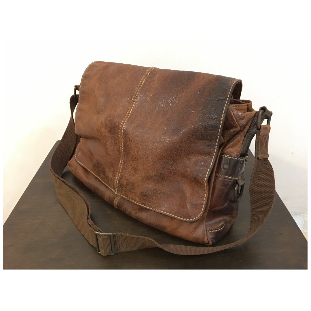 Fossil Messenger Bag, Men's Fashion, Bags, Sling Bags on Carousell