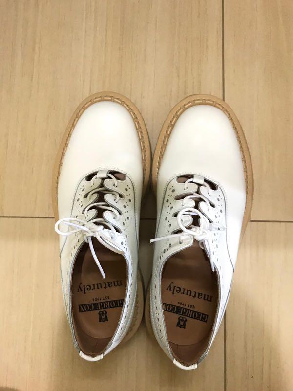 George Cox 白色皮鞋, 女裝, 鞋, Loafers - Carousell