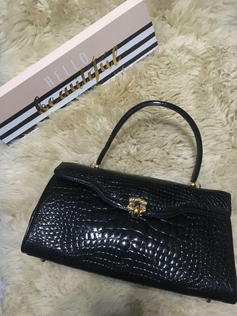 Japan bag (Category: Tote Bags) located in Amadeo. Submitted by stephambion (Listing ID 253757457, Image 1). Description: Japan surplus Please manage expectation! No return/ no exchange. Shipping via J&T only..