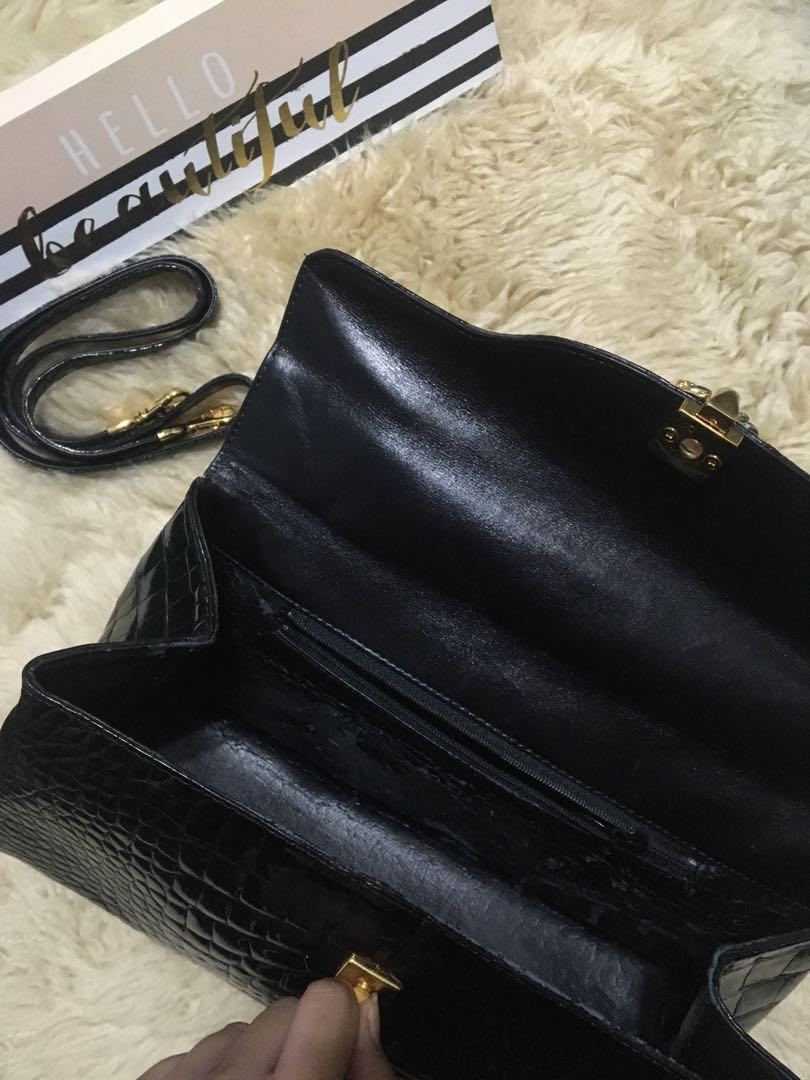 Japan bag (Category: Tote Bags) located in Amadeo. Submitted by stephambion (Listing ID 253757457, Image 3). Description: Japan surplus Please manage expectation! No return/ no exchange. Shipping via J&T only..