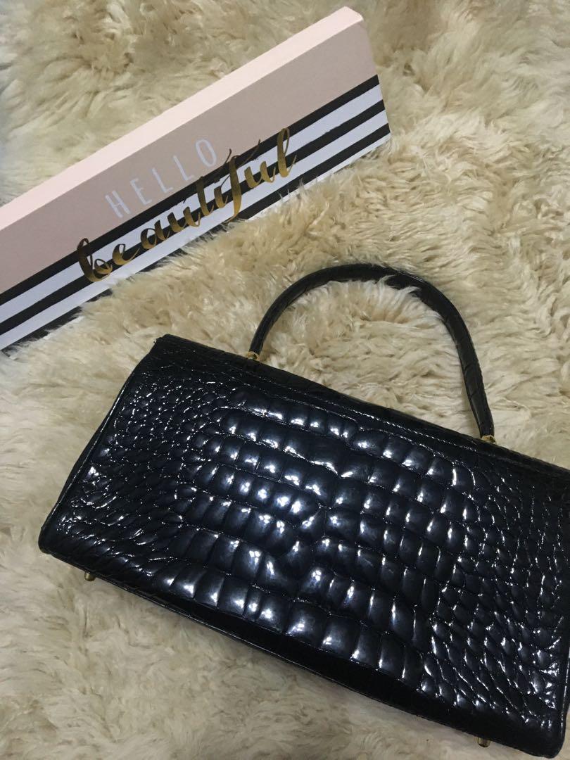 Japan bag (Category: Tote Bags) located in Amadeo. Submitted by stephambion (Listing ID 253757457, Image 2). Description: Japan surplus Please manage expectation! No return/ no exchange. Shipping via J&T only..