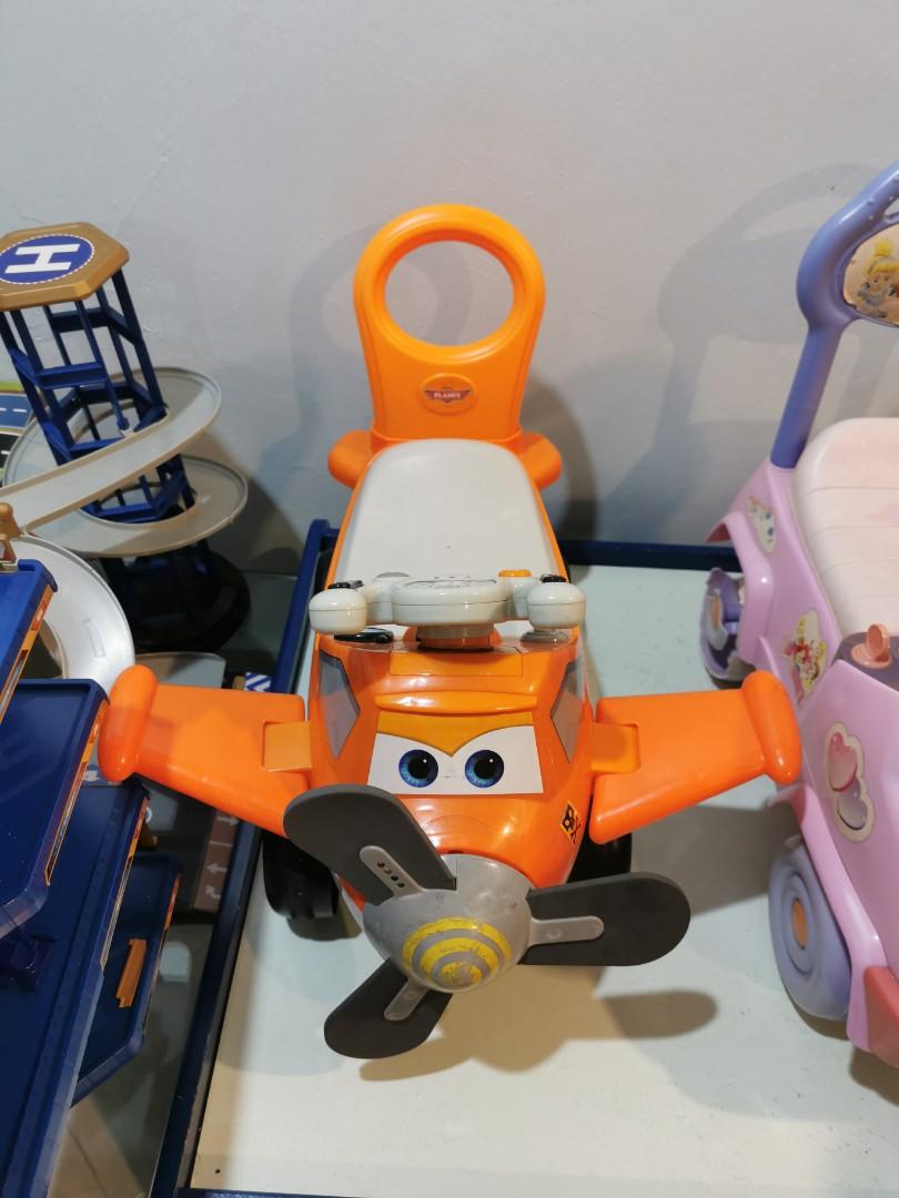 Ride on helicopter top toy