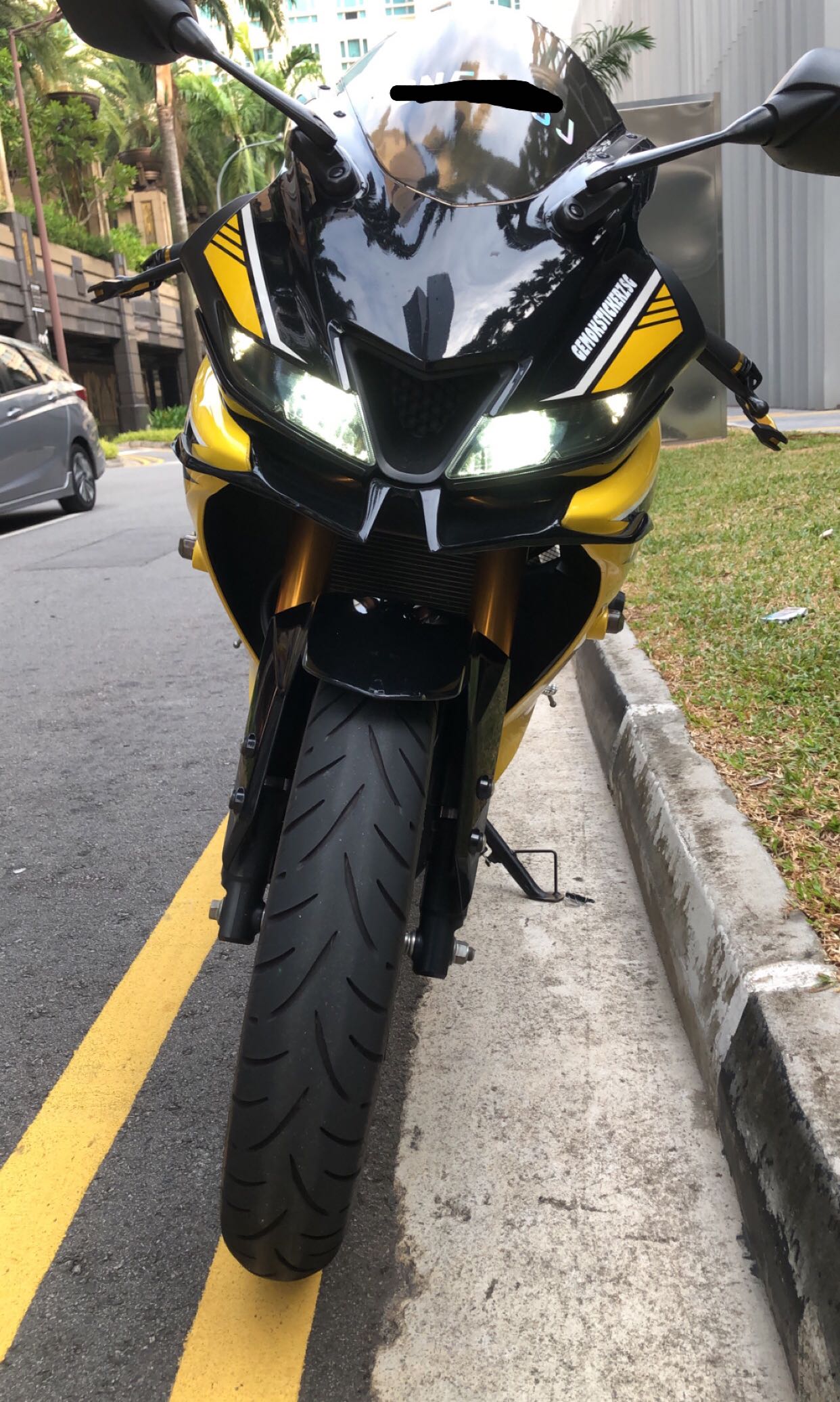 R15 v3 2025 black and yellow