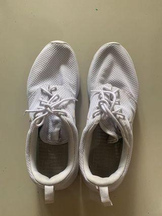 nike roshe white | Men's Fashion | Carousell Philippines nike roshe white | Men's Fashion | Carousell Philippines