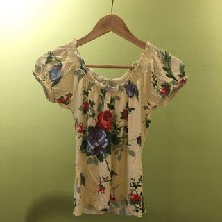 花朵米黃上衣