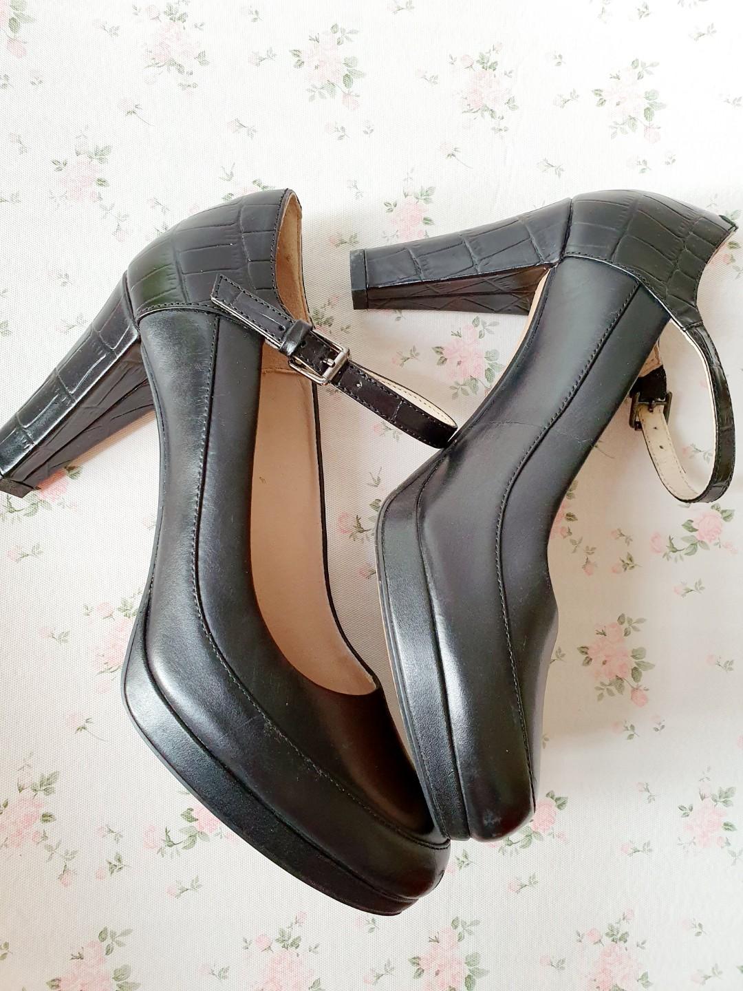 Clarks narrative heels 2025