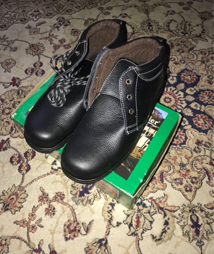 safety boots size 11
