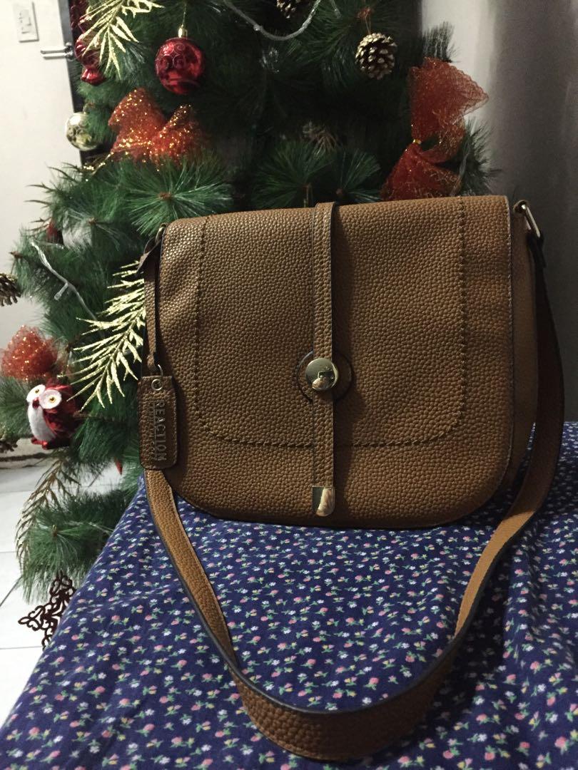 Cole REACTION sling bag, Women's Fashion, Bags & Wallets, Cross