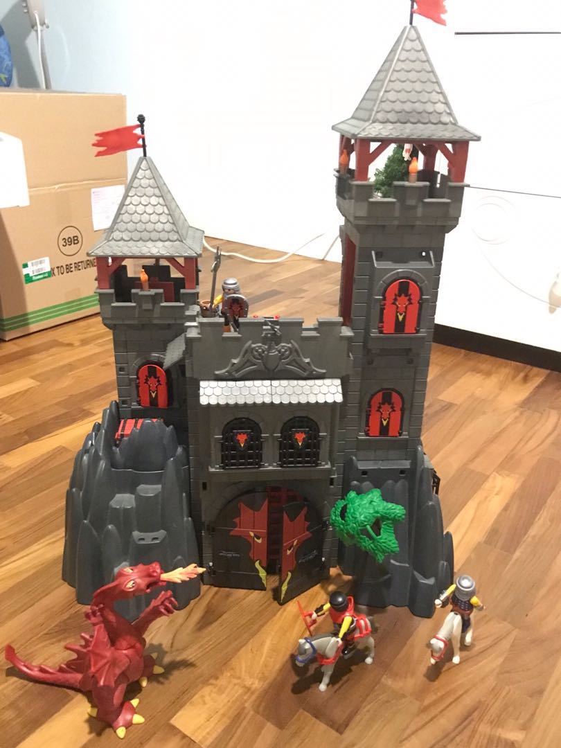 Traditionel announcer permeabilitet Playmobil “dragon” castle / fortress, Hobbies & Toys, Toys & Games on  Carousell