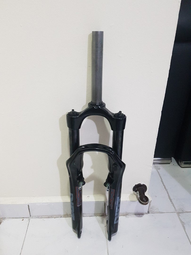 Rst dirt clearance fork