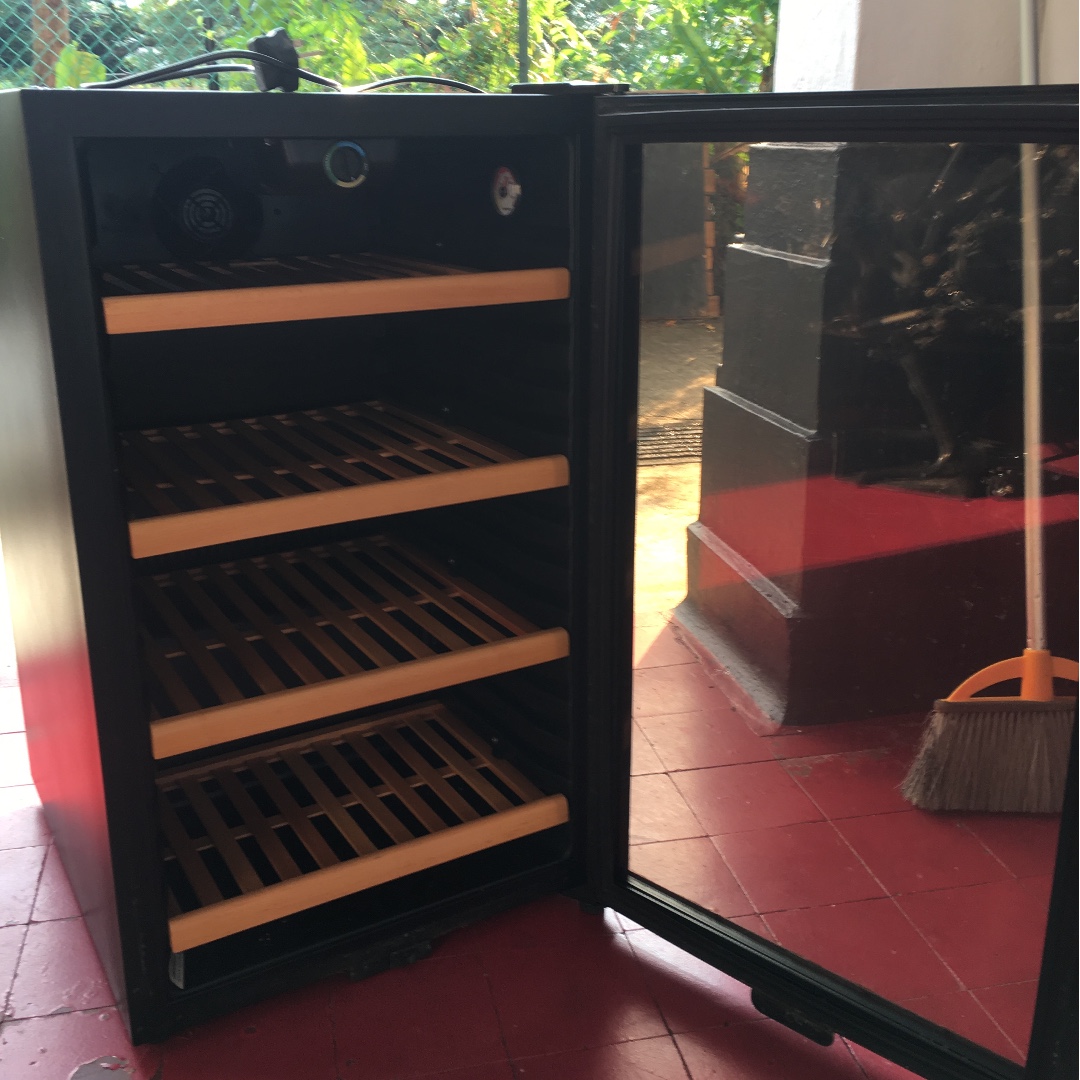 Vintec Wine Fridge, TV & Home Appliances, Kitchen Appliances, Wine