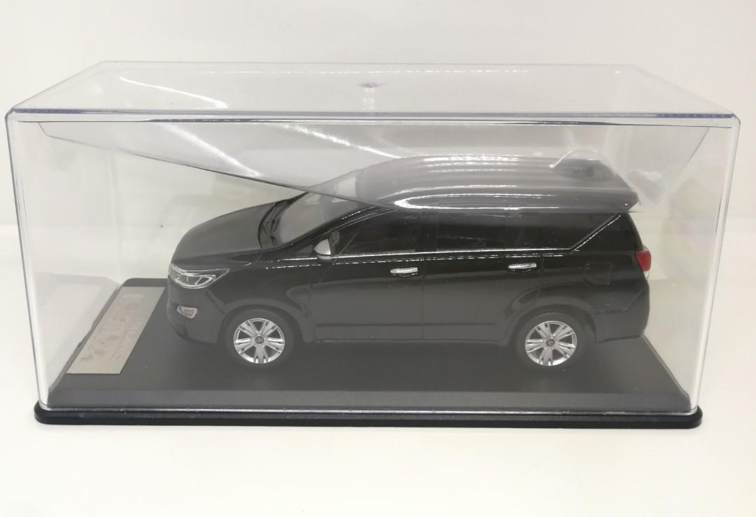Innova crysta hot sale diecast model