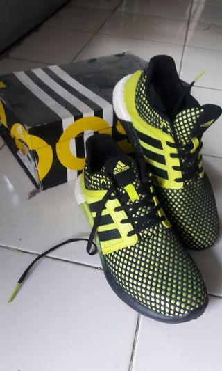 ADIDAS SOLAR BOOST SIZE 42 LIKE NEW