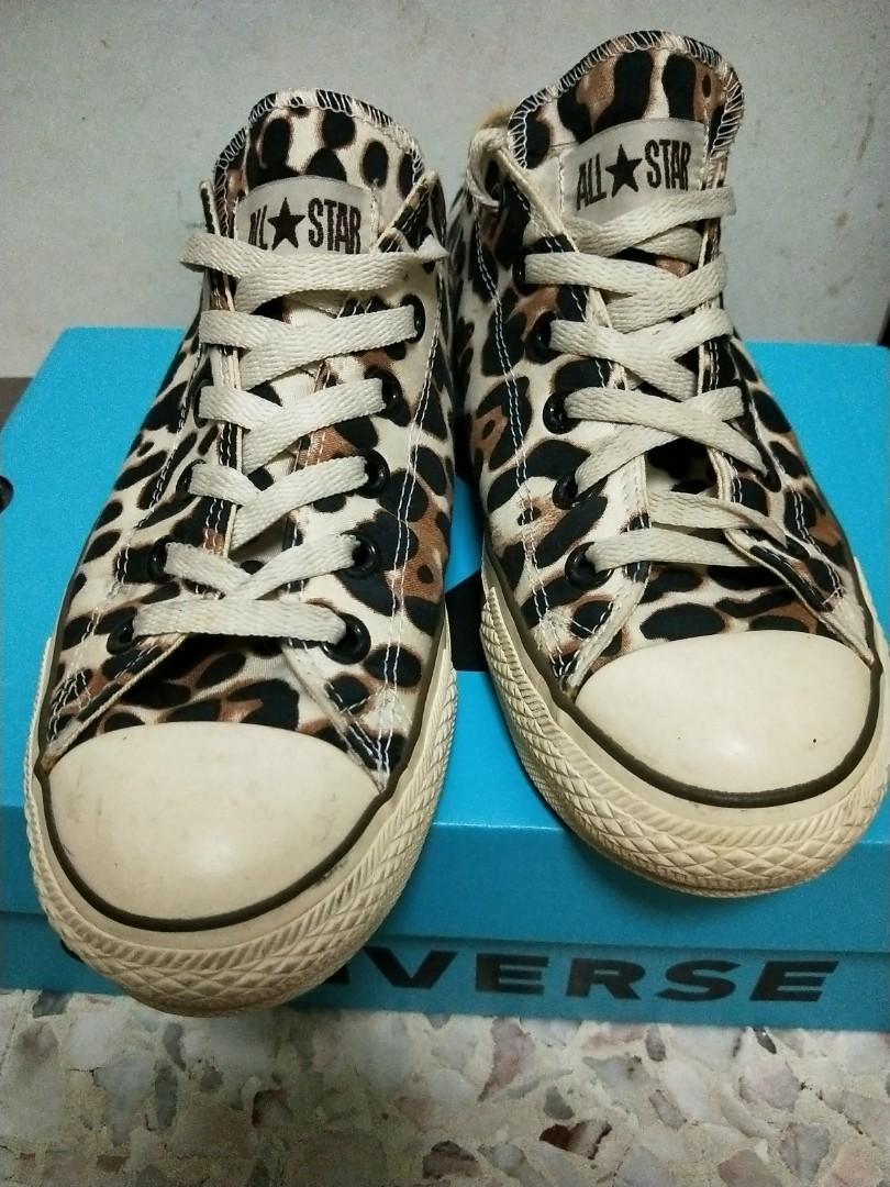 Converse zebra discount print shoes