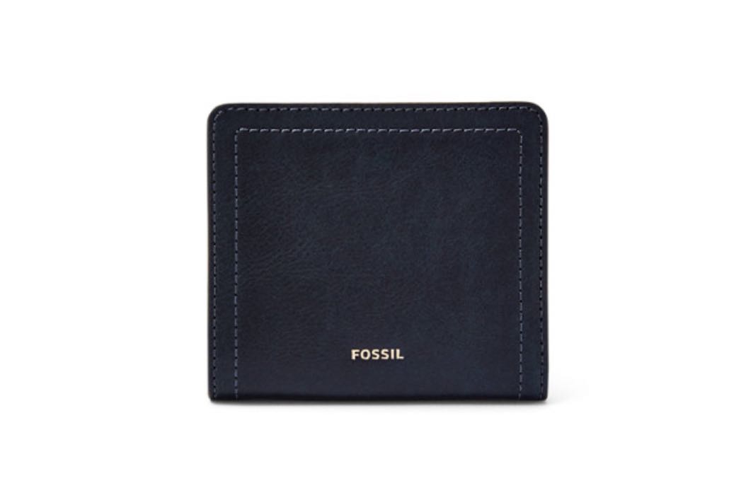 Fossil Wallet Small Bifold, Luxury, Bags & Wallets on Carousell