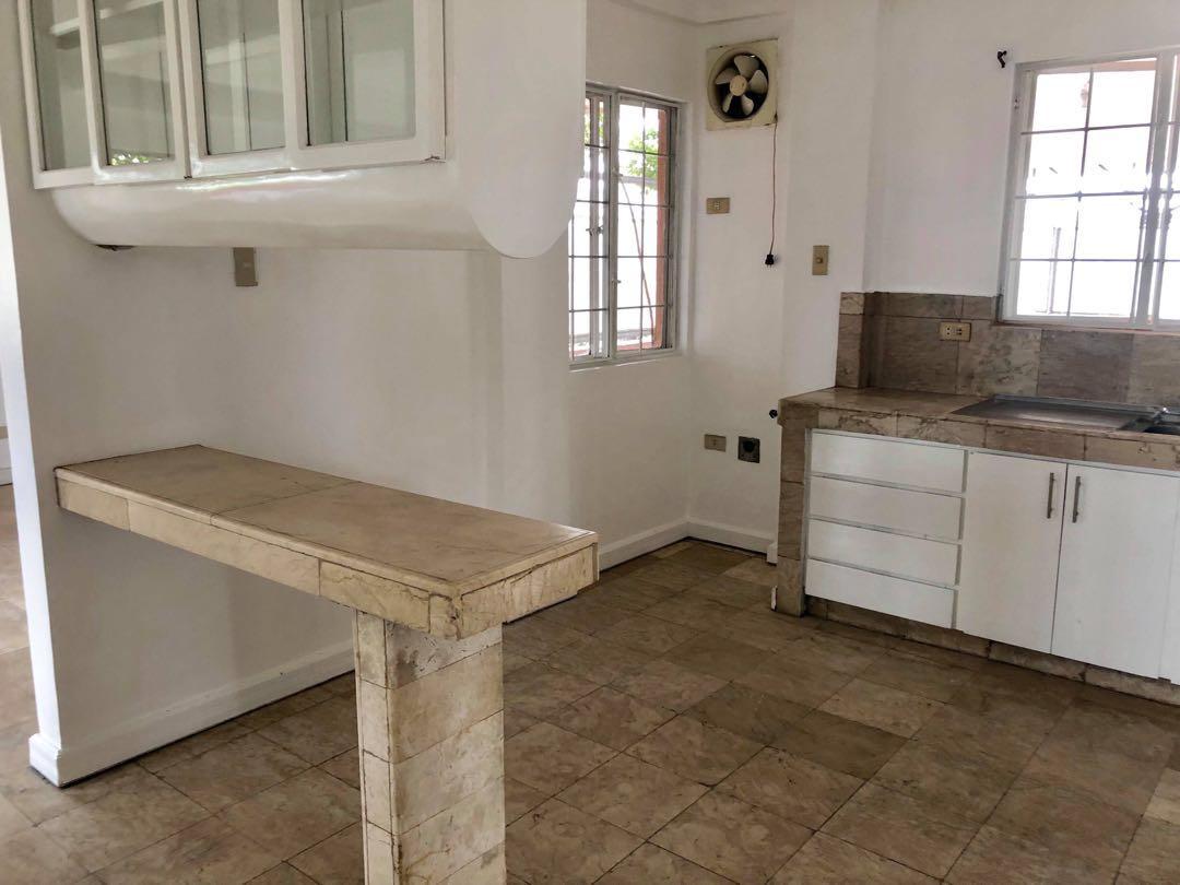 House 4 Rent Xavierville near UP Ateneo Miriam LRT Katipunan , Property