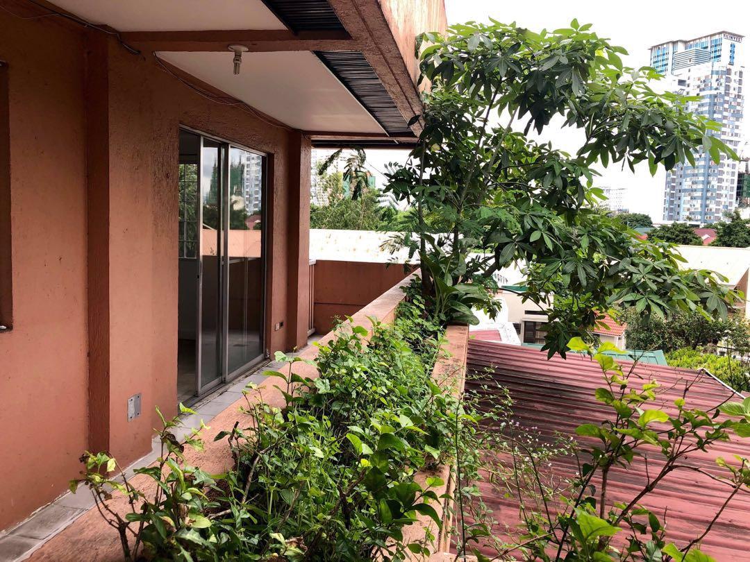 House 4 Rent Xavierville near UP Ateneo Miriam LRT Katipunan , Property