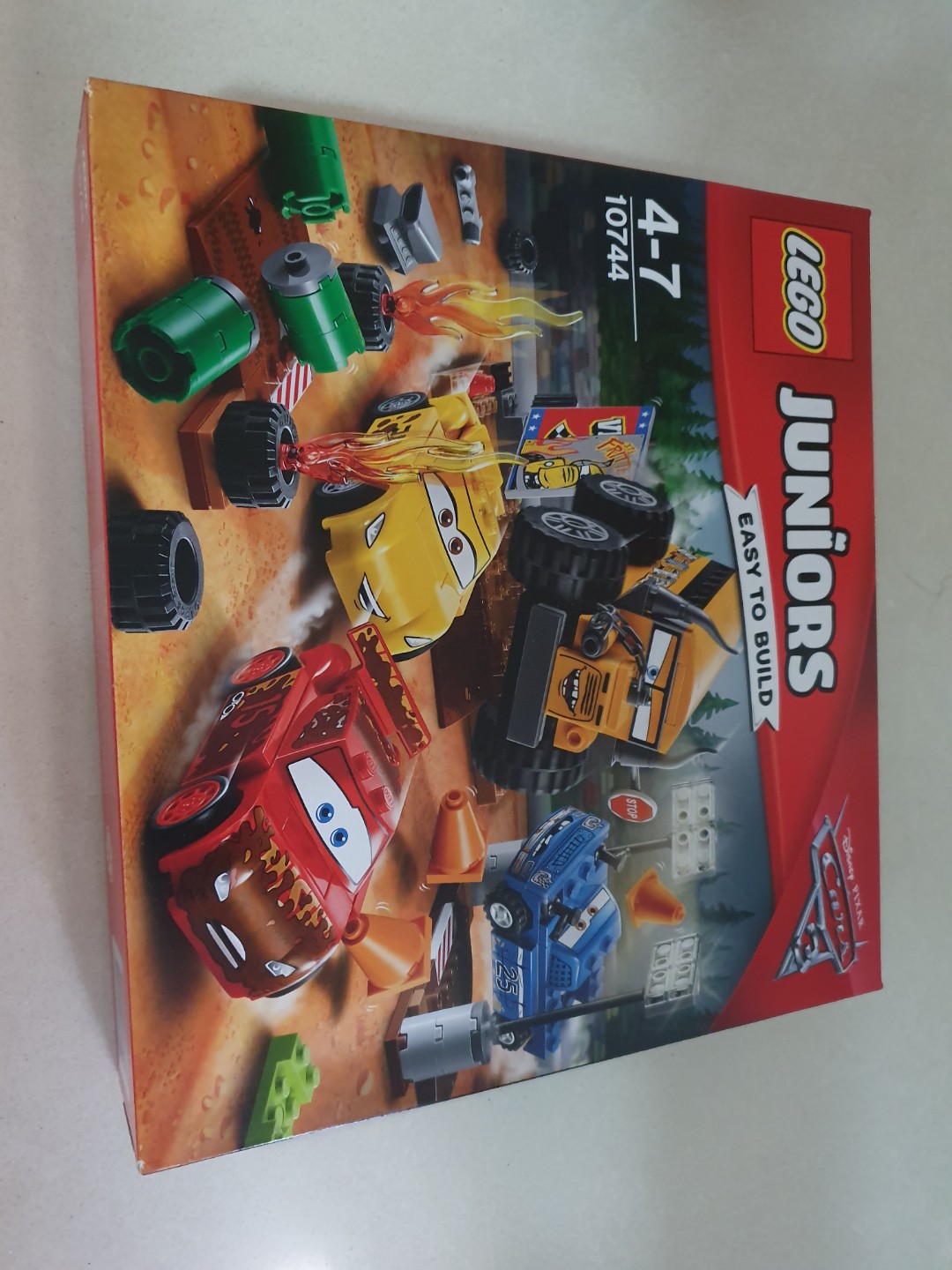 Lego Junior Cars 10744 - Thunder Hollow Crazy 8 Race, Hobbies