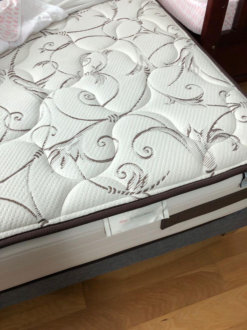 Queen Bed Sealy Mattress (Japanese family), Furniture & Home Living