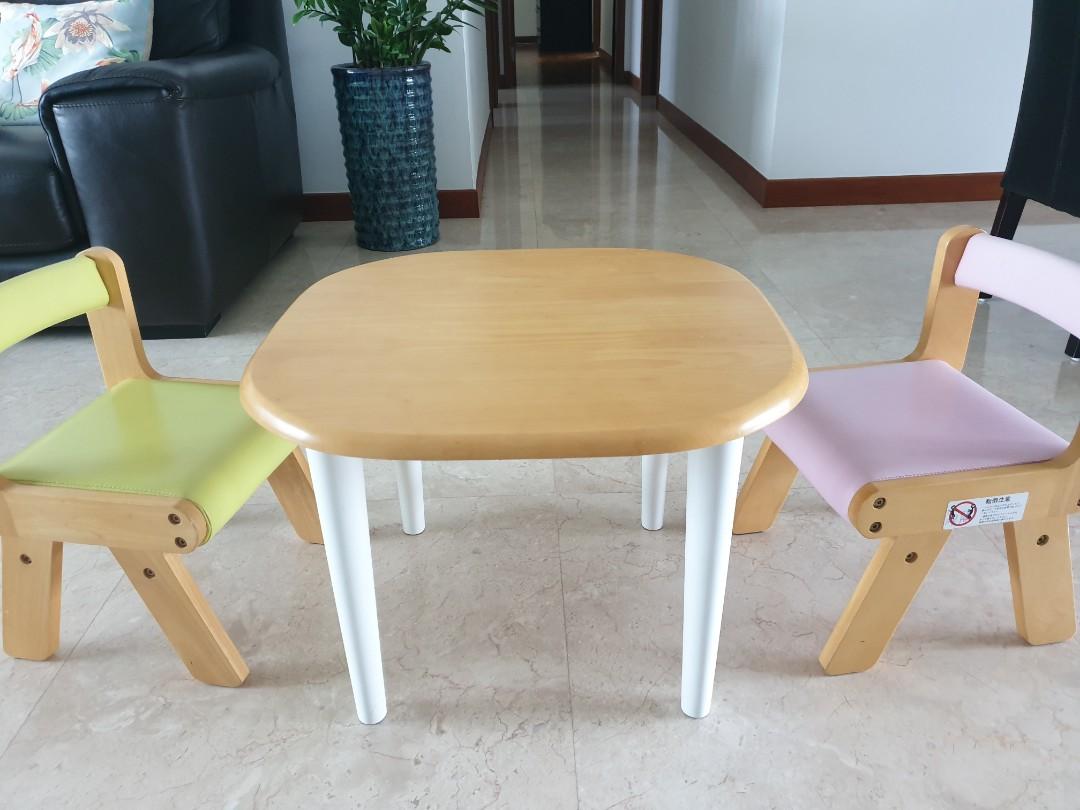 baby table and chairs