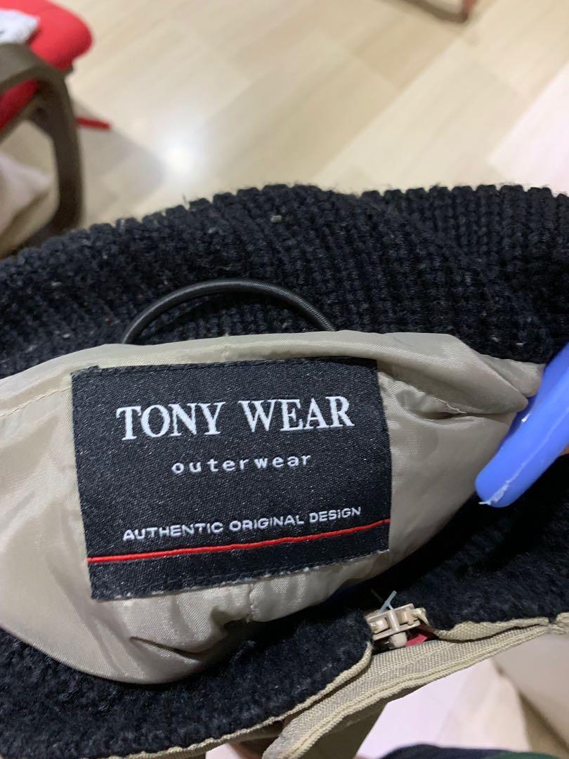 Winter Jacket (Category: Coats, Jackets and Outerwear) located in Singapore. Submitted by hlong (Listing ID 254090491, Image 3). Description: .