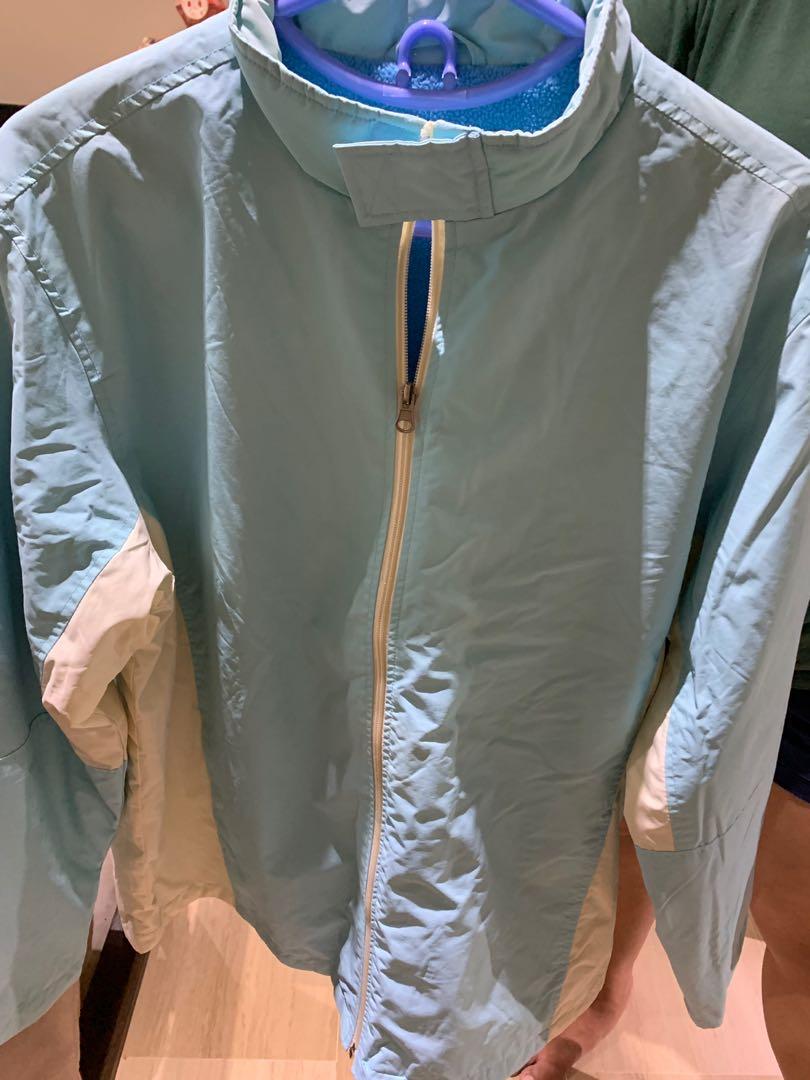Winter jacket (Category: Coats, Jackets and Outerwear) located in Singapore. Submitted by hlong (Listing ID 254090636, Image 1). Description: .