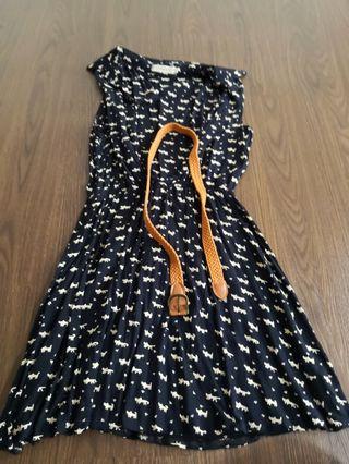 Printed black sleeveless dress.