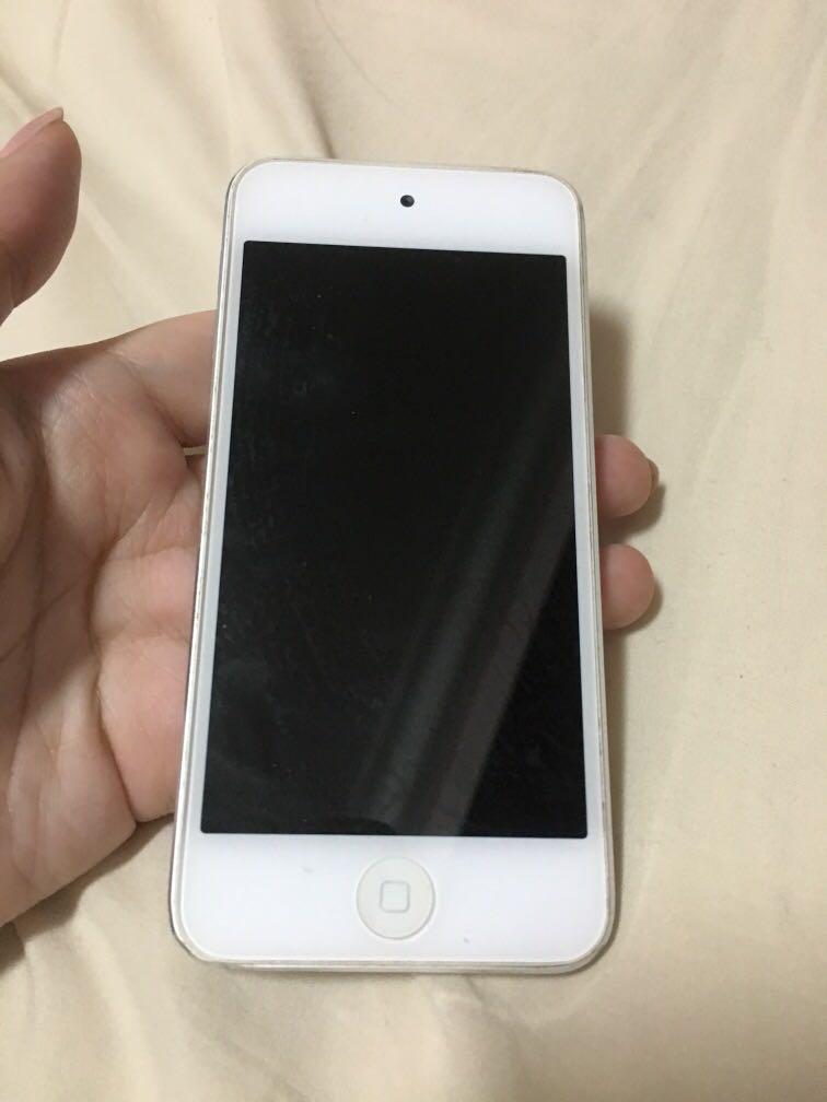 iPod Touch (Category: Portable Music Players) located in Singapore. Submitted by ashleysin1.0 (Listing ID 254295643, Image 1). Description: iPod. Condition 9/10. Used it for only a short period of time. Minor scratches but still working well..