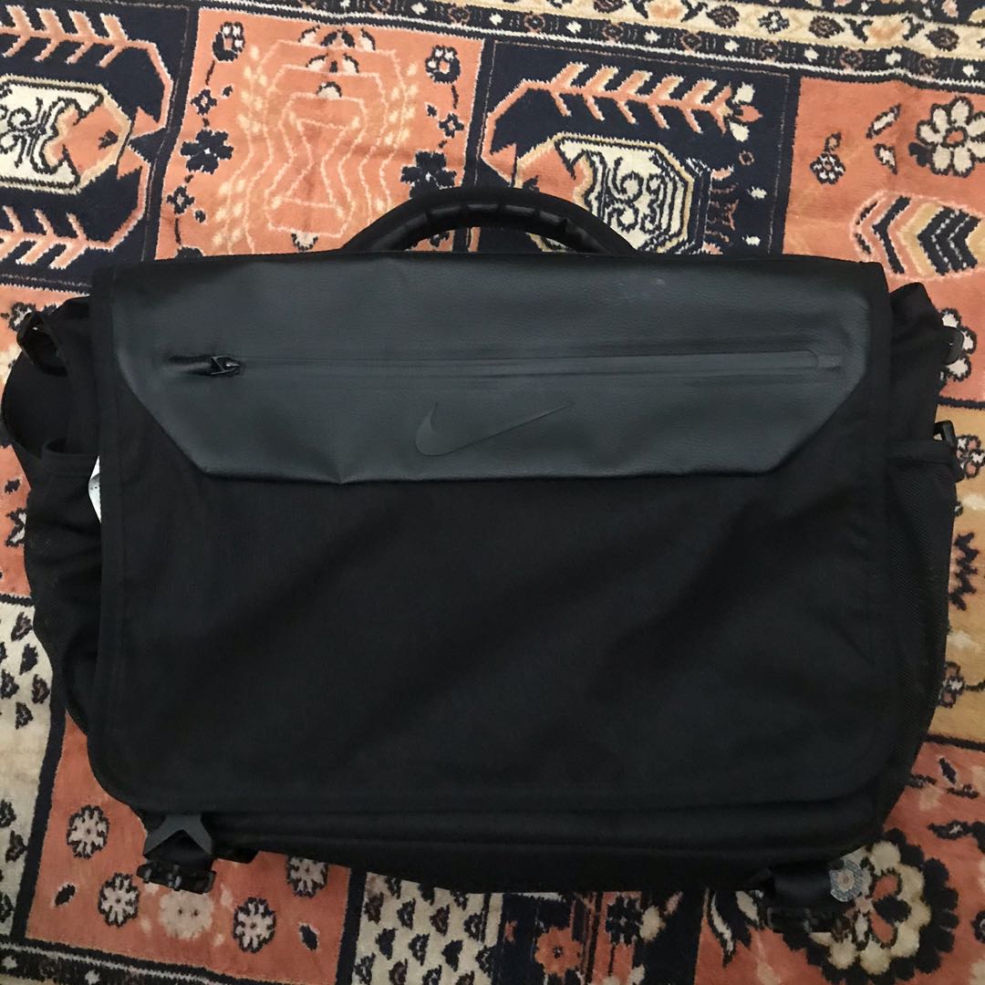 Nike Messenger Bag (laptop bag) , Men's Fashion, Bags, Sling Bags on