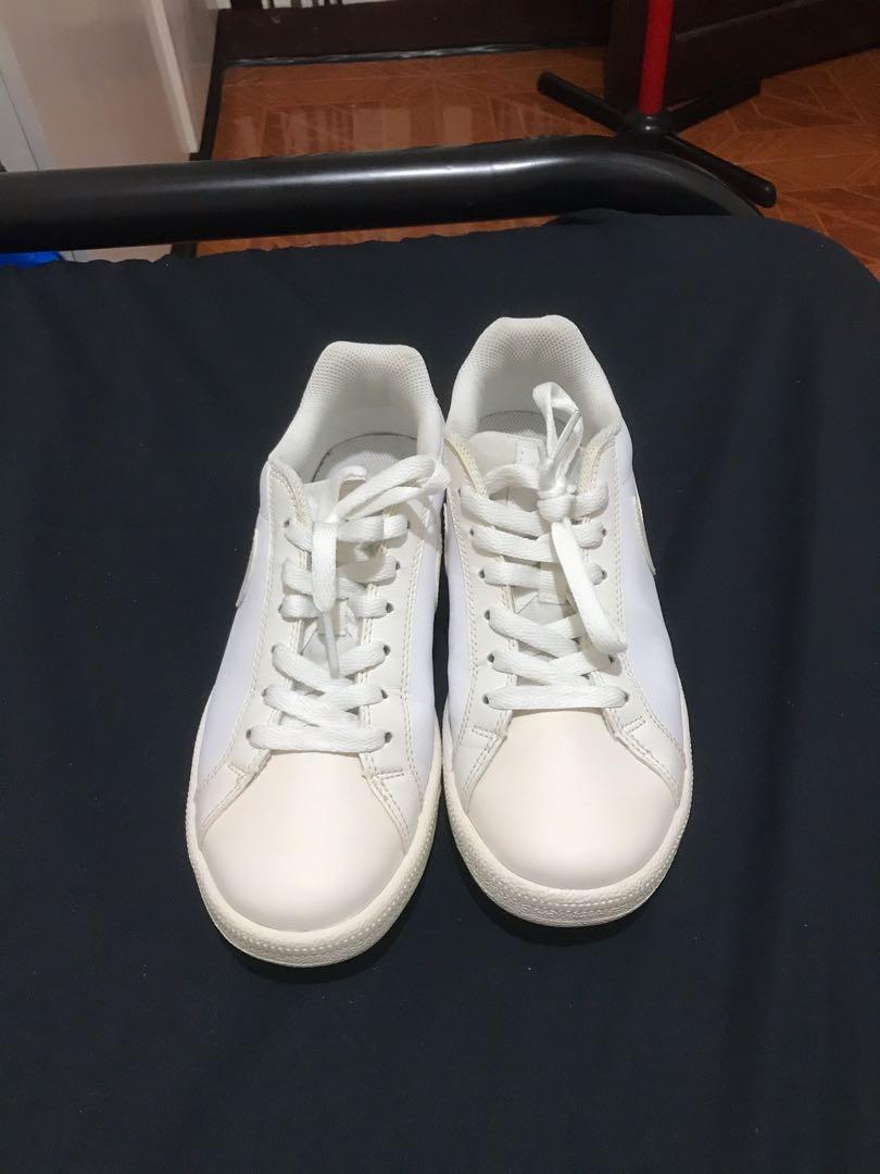 trendy white nike sneakers womens