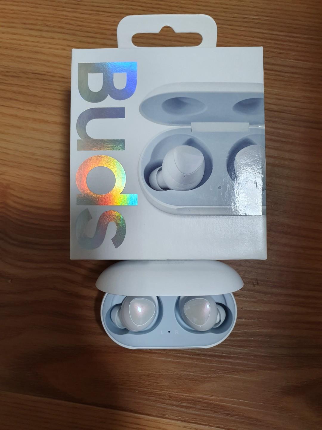 white galaxy earbuds