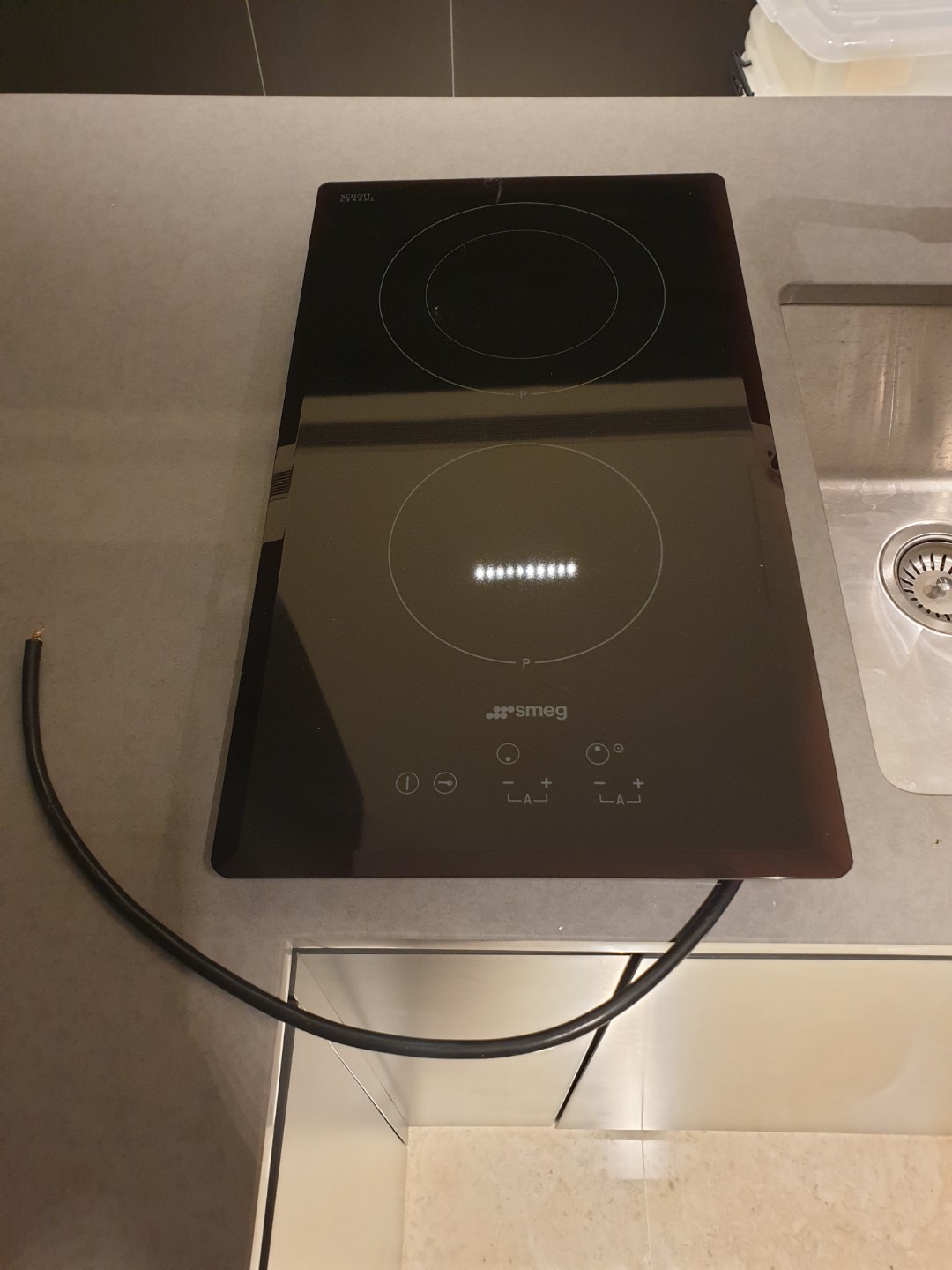 SMEG ceramic cooktop (built in), Home Appliances, Kitchenware on Carousell