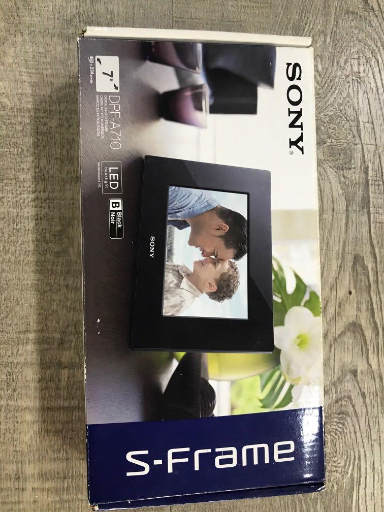 Sony Digital Photo Frame DPFA710, Furniture & Home Living, Home Decor