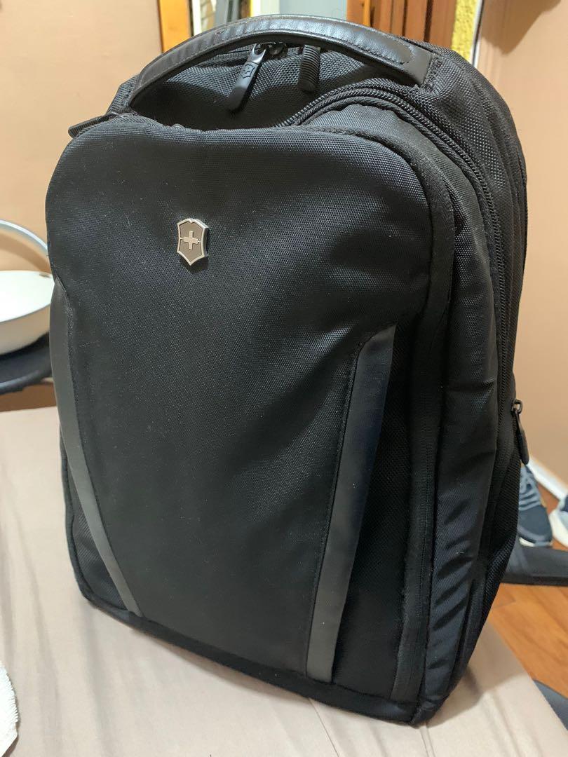 victorinox compact laptop backpack