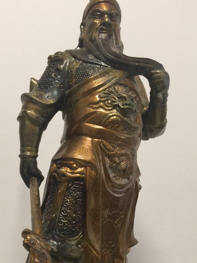 33” inch Chinese bronze gild solemn standing Kuan Kong holding sword statue  33英寸庄严肃穆手持青龙偃月刀站立的关公鎏金铜雕像