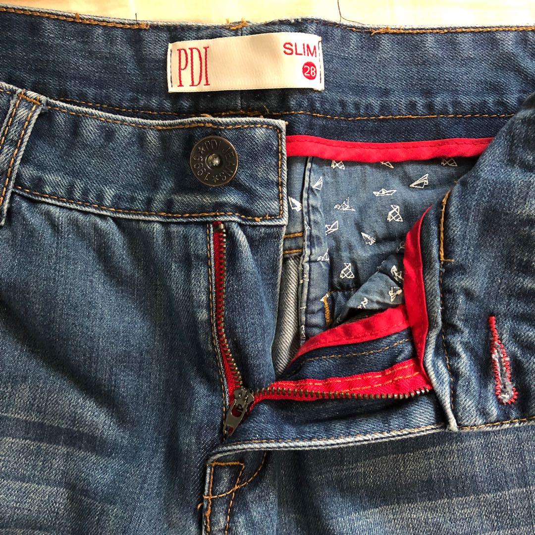 Denim jeans (Category: Jeans) located in Singapore. Submitted by flea_fly_market (Listing ID 254398708, Image 2). Description: Washed denim jeans Navy/grey Size: 28 Condition: 9/10 View profile for more listing all going cheap!.