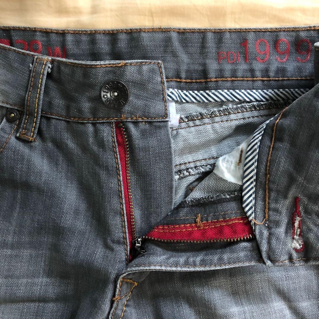 Denim jeans (Category: Jeans) located in Singapore. Submitted by flea_fly_market (Listing ID 254398708, Image 4). Description: Washed denim jeans Navy/grey Size: 28 Condition: 9/10 View profile for more listing all going cheap!.