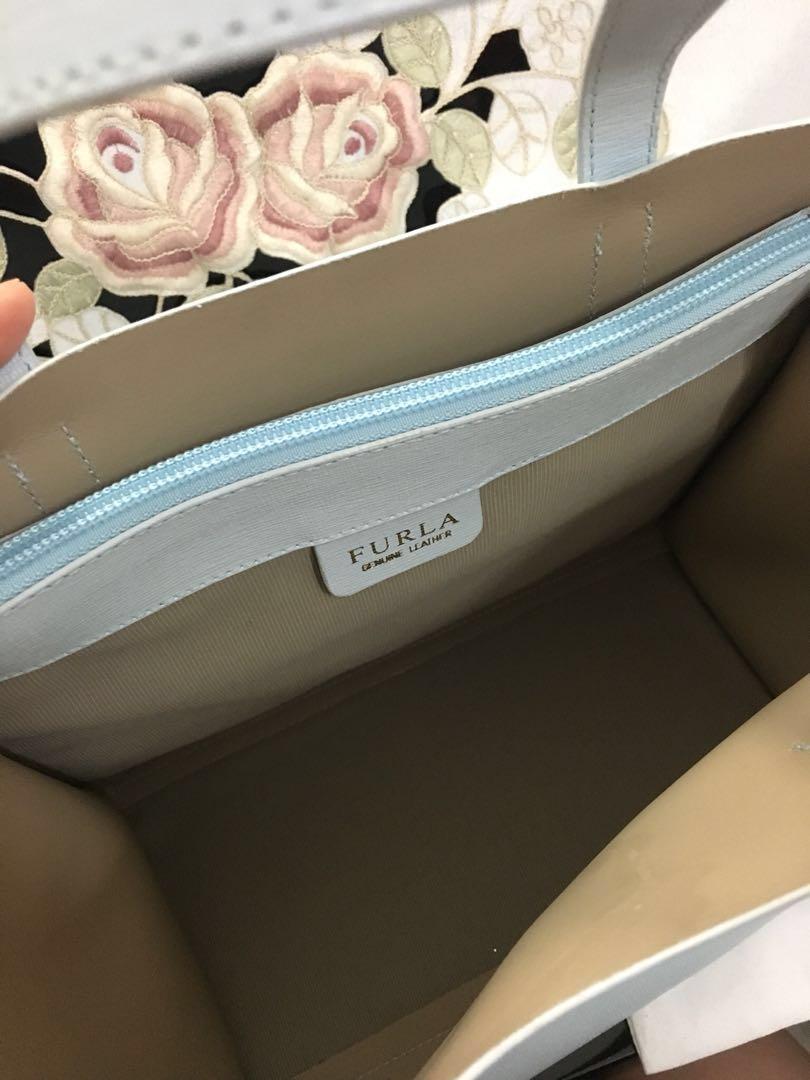 Furla tote bag - small sally tote , 名牌, 手袋及銀包- Carousell