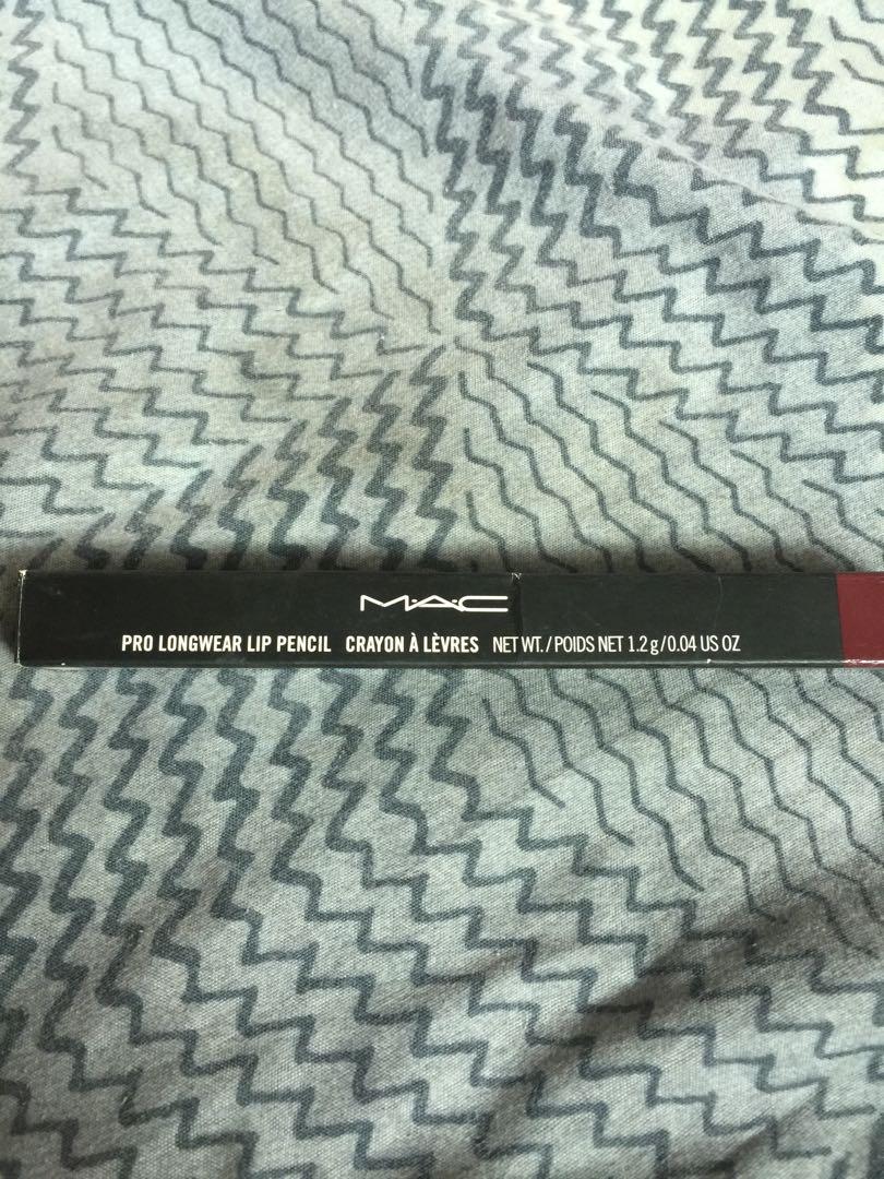 Mac lip liner in diva (Category: Makeup) located in Balagtas. Submitted by katelib86 (Listing ID 254460646, Image 1). Description: Used once swatch lang po.