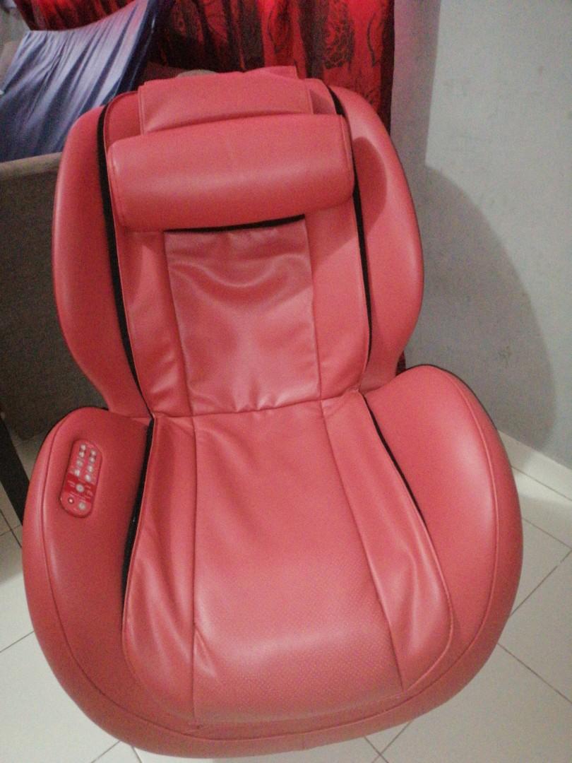 Osim MASSAGE CHAIR, Furniture & Home Living, Furniture, Chairs on Carousell