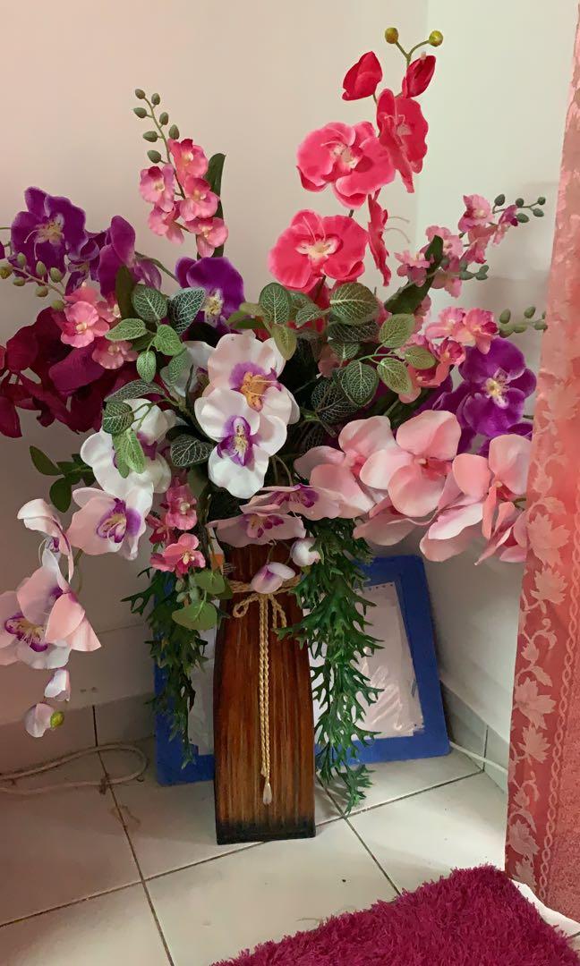 Pasu bunga hiasan bunga raya berwarna coklat, Furniture & Home Living, Home  Decor, Artificial Plants & Flowers on Carousell
