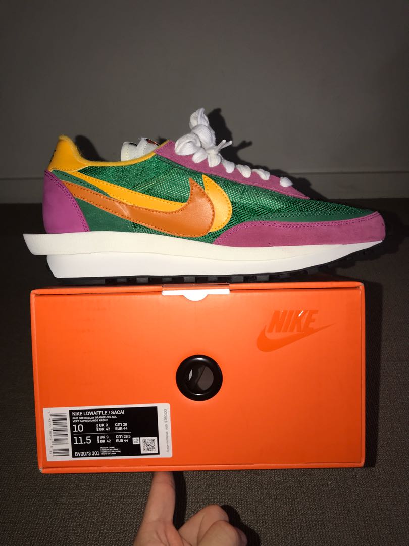 Nike x sacai ldwaffle pine green deals clay orange  and  pink