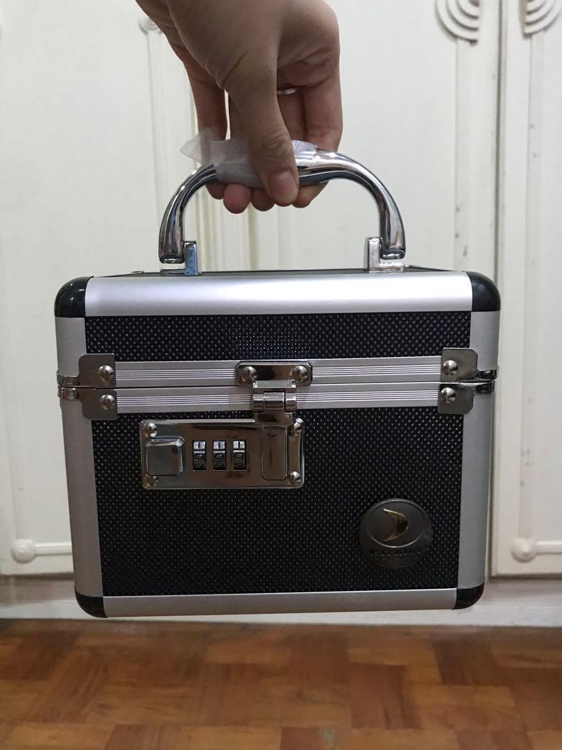 Travel Aluminum jewelry safe lock box Luxury Accessories on