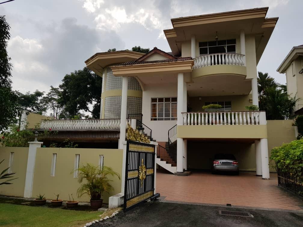 VERY SPACIOUS AND GUARDED 2 Storey Bungalow Saujana Impian Golf