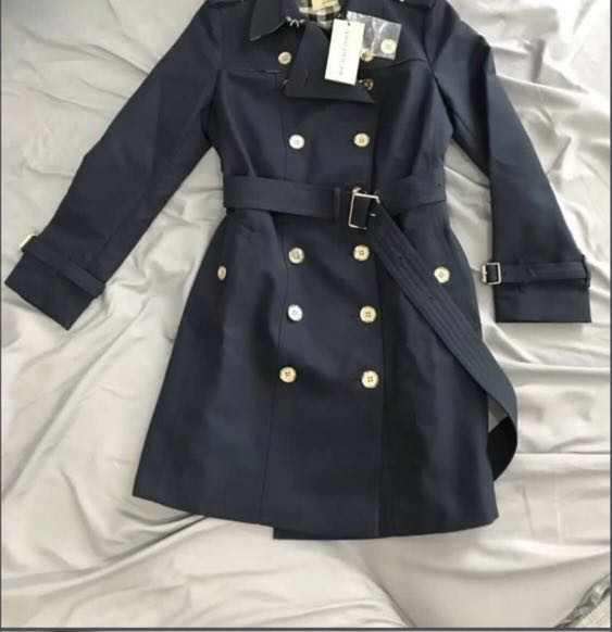 Authentic Burberry rare gold button trendcoat