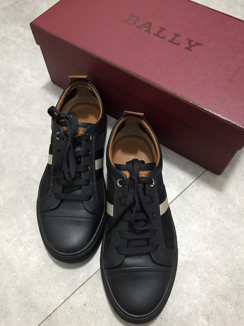 black plain sneakers