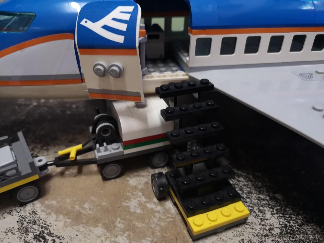 LEGO CITY 60104 AIRPORT, Hobbies & Toys, Collectibles & Memorabilia ...